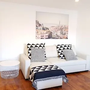 Inloveapartments - Typical Alfama Balcony Apartment